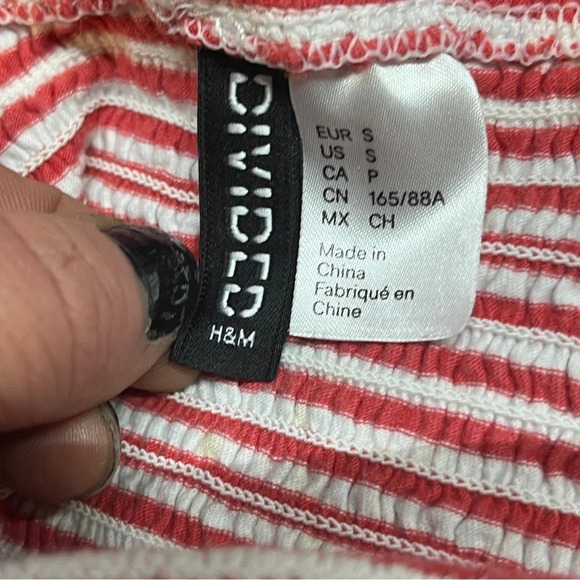 Divided red and white striped crop top super stretchy - Picture 2 of 10